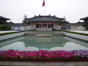 shaanxi history museum gate close