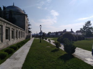 istanbul suleymaniye mosque garden