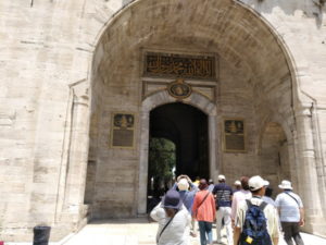 istanbul topkapi palace the gate of salutation near
