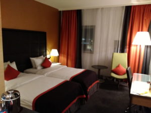 crowne plaza airport room