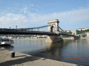 budapest chain bridge far