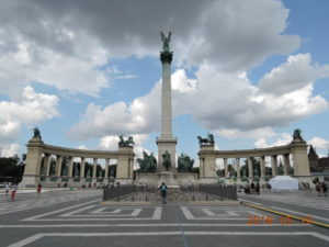 budapest heroes square
