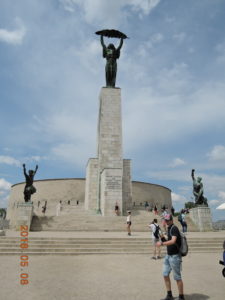 budapest liberty statue far