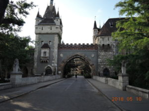 budapest vajdahunyad castle gate