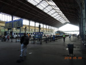 budapest western railway station platform