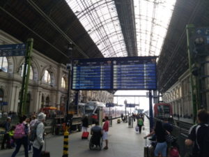 budapest keleti railway station platform near