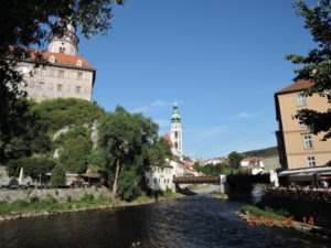 cesky krumlov vltava river near castle