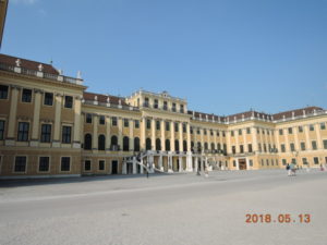 vienna schonbrunn palace exterior diagonally