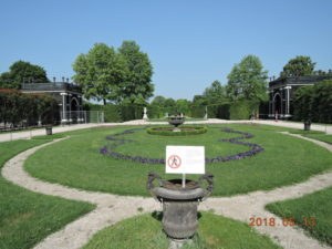 vienna schonbrunn palace rose garden circle