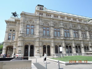 vienna state opera exterior side