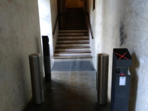 cesky krumlov castle tower entrance