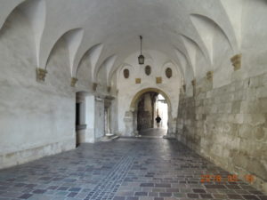 krakow wawel royal castle connection aisle