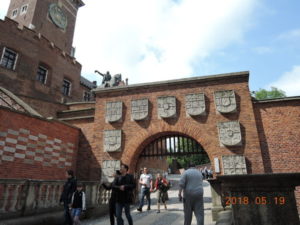 krakow wawel royal castle herbowa gate