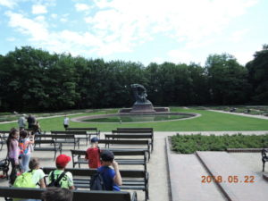warsaw lazienki park chopin statue far