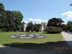 warsaw lazienki park lazienki palace far