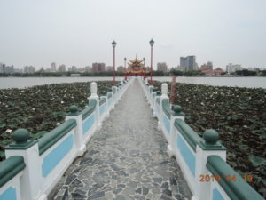 kaohsiung lotus pond wuli pavilion