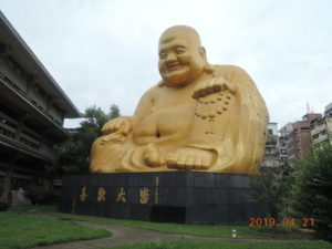 taichung baojue buddhist temple gold buddha