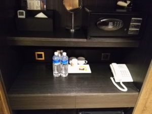 taipei h imperial desk