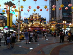 taipei raohe street night market ciyou temple exterior far