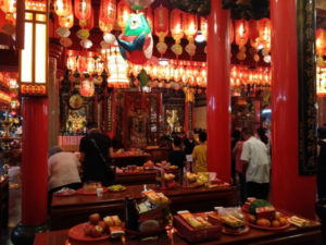 taipei raohe street night market ciyou temple inside