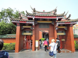 taipei xingtian temple entracne