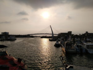 tamsui fisherman's wharf lover's bridge far