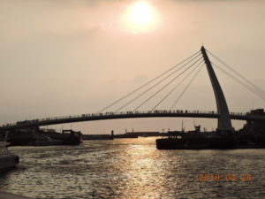 tamsui fisherman's wharf lover's bridge zoom