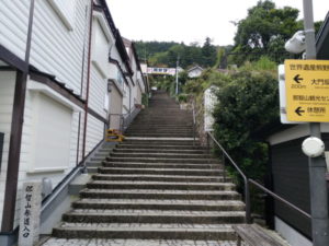kumano-nachi-taisha-stone-steps