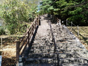 shingu-castle-ruins-stone-steps