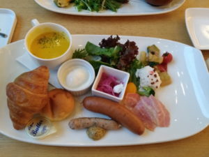 hotel-newomi-breakfast-western