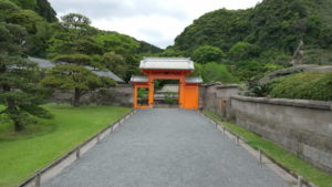 senganen garden tin gate