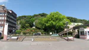 statue of saigo takamori far