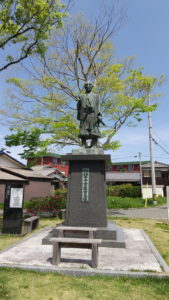 statue of tanaka yoshimasa