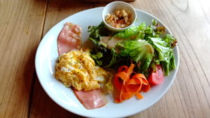 takeda station hostel cue breakfast1