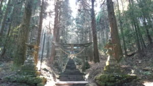 kamishikimikumanoza shrine approach