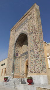 shakhi zinda main gate far
