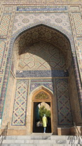 shakhi zinda main gate front