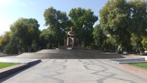 statue of amir temur far
