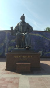 ulgbek observatgory statue
