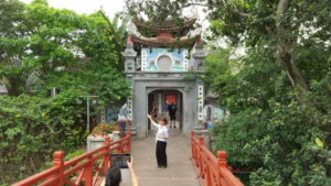 ngoc son temple huc bridge