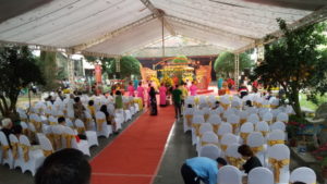 quan thanh temple courtyard