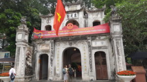 quan thanh temple entrance