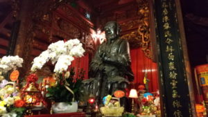 quan thanh temple tran vu bronze statue