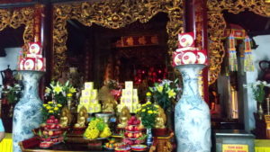 tran quoc pagoda main hall inside1