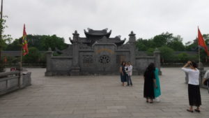 bai dinh pagoda three gate2