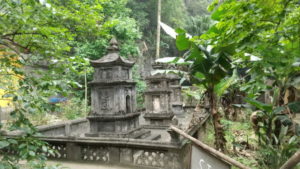 bich dong pagoda lower pagoda stone pillers