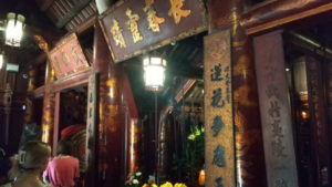 le dai hanh temple inside