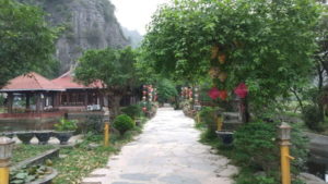 mua caves near entrance2