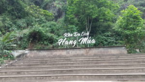 mua caves space for group photo