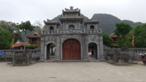 thai vi temple main gate